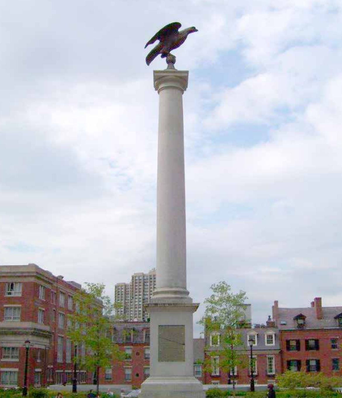 A photograph of a column at the Massachusetts 
State House commemorates the 
warning beacon on “Beacon Hill.