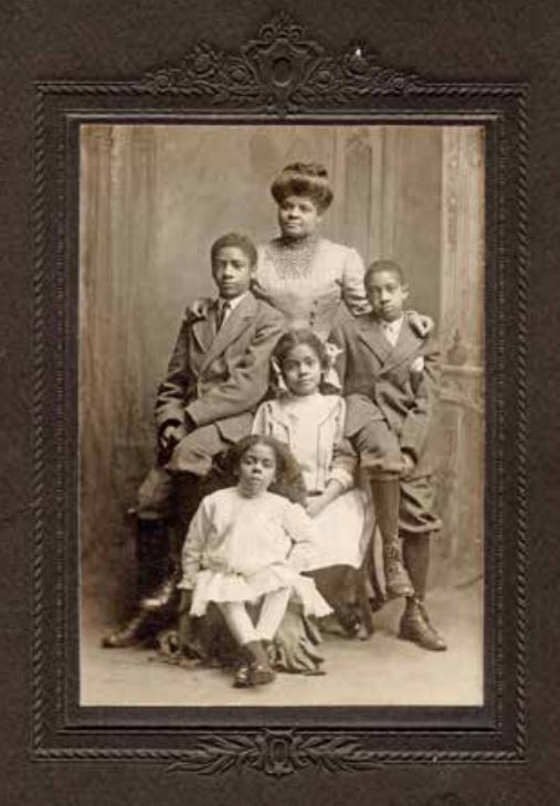 Ida B. Wells with her four children: Charles, Herman, Ida Jr., and Alfreda.
- Creative Commons