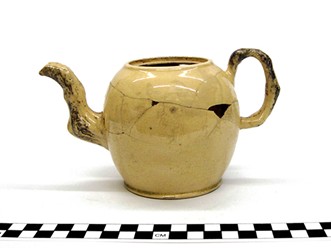 18th-century creamware teapot, crafted by the Wedgwood Manufactory in Staffordshire, England